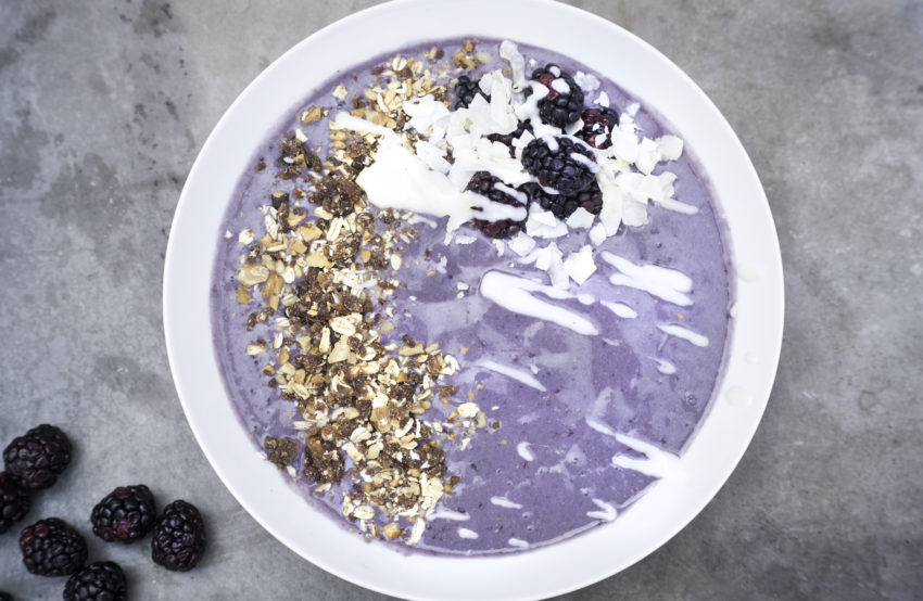 Blackberry Crumble Smoothie Bowl 1