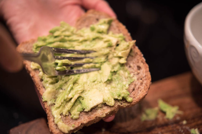 avocado-mashed-on-sandwich